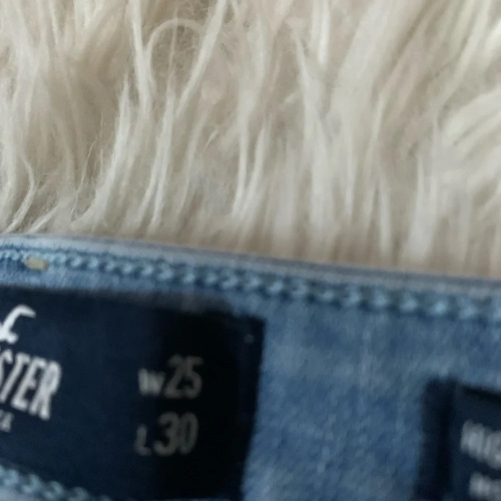 AUTHENTIC HOLLISTER Light wash distressed skinny jeans size 1R W25 L30 - Picture 4 of 11